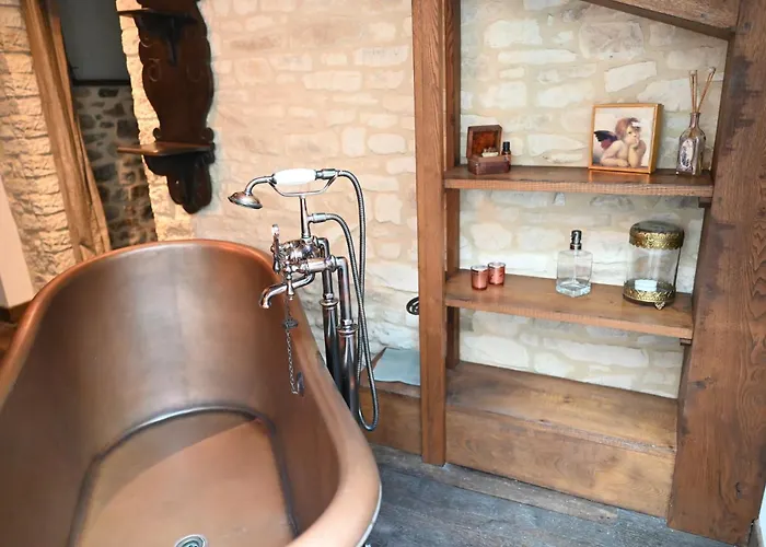 فيلة La Maison De L'ecrivain La Bastide-l'Eveque